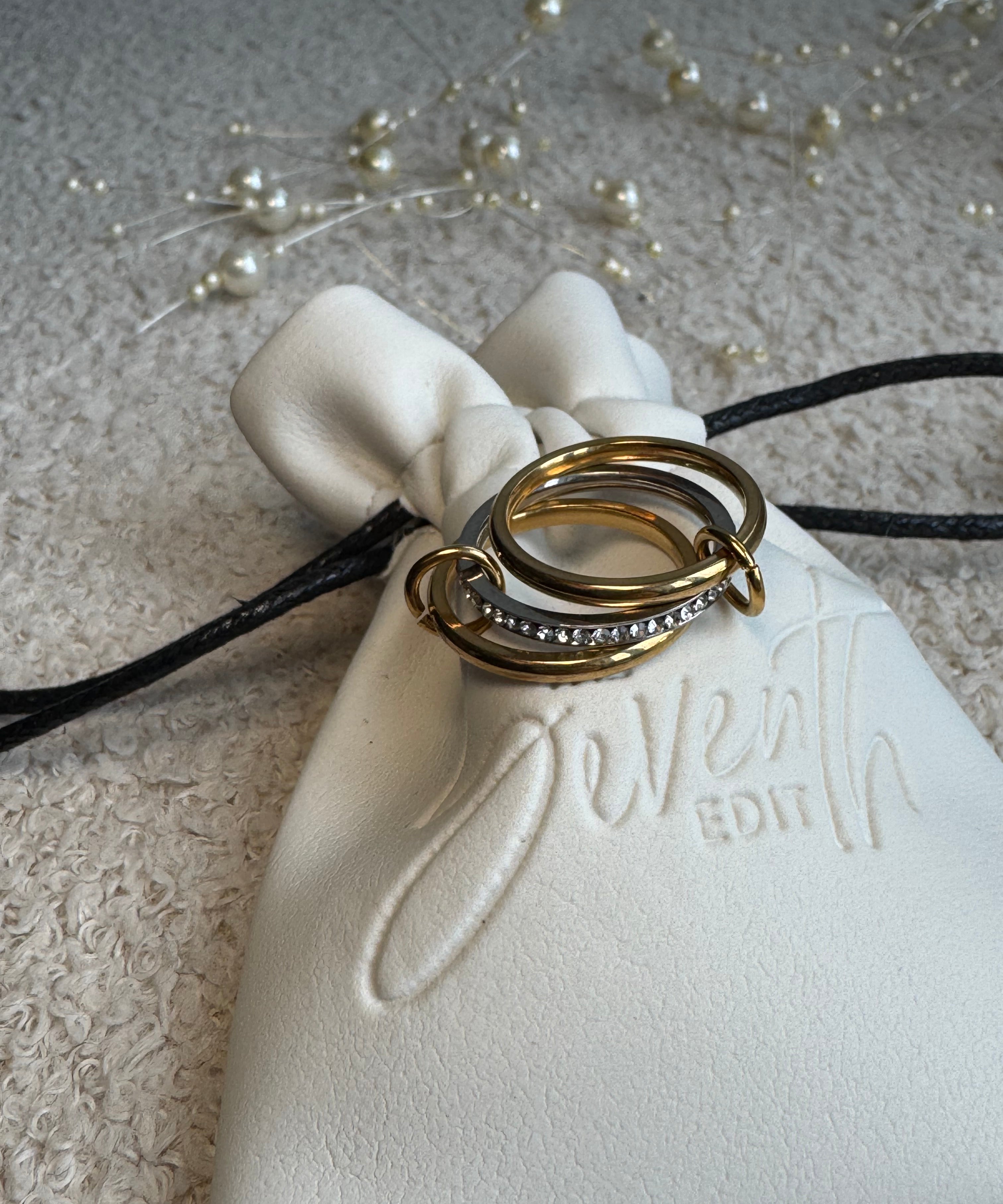 Triple interlocking Ring