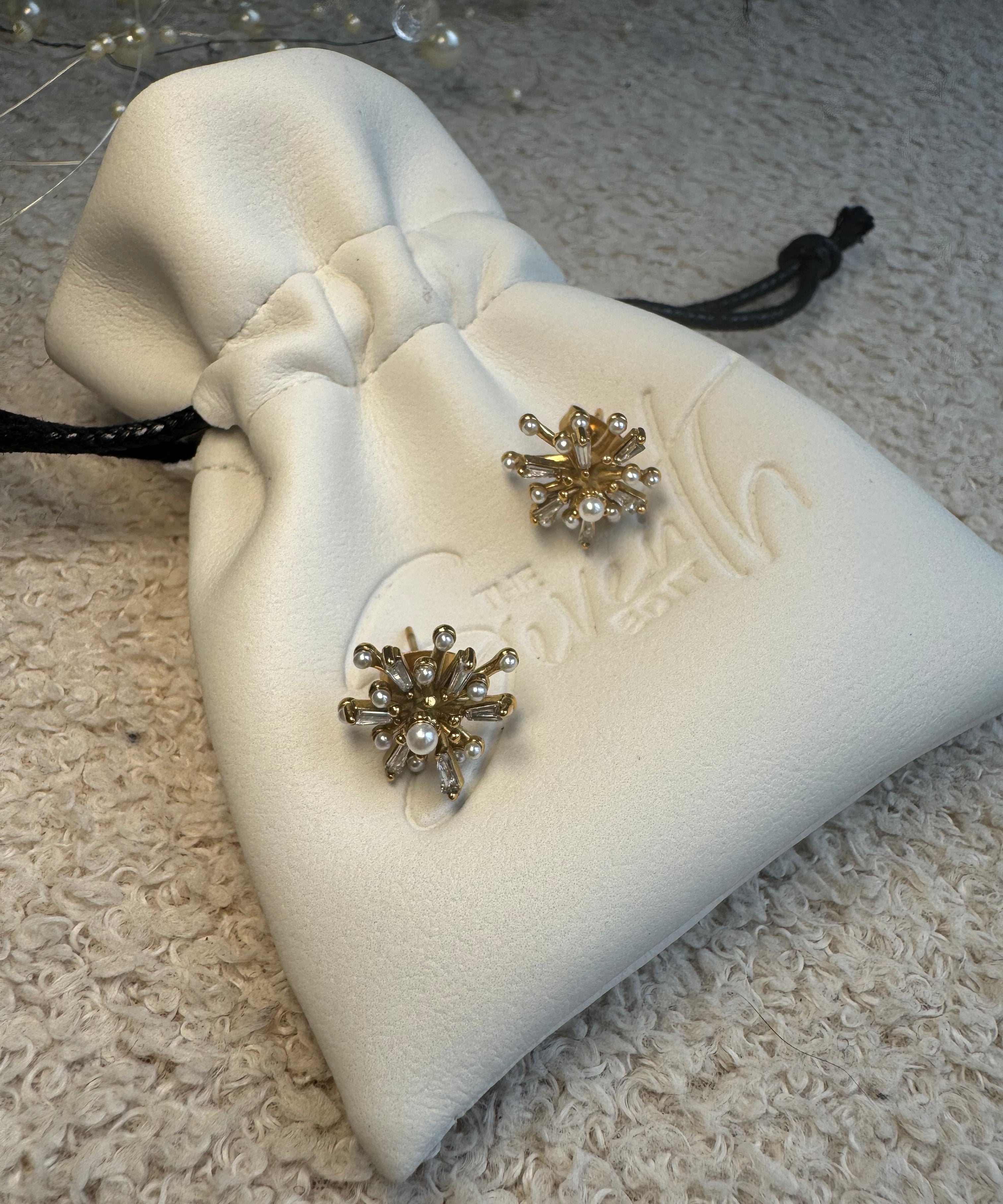 Joy Pearl Burst Earring