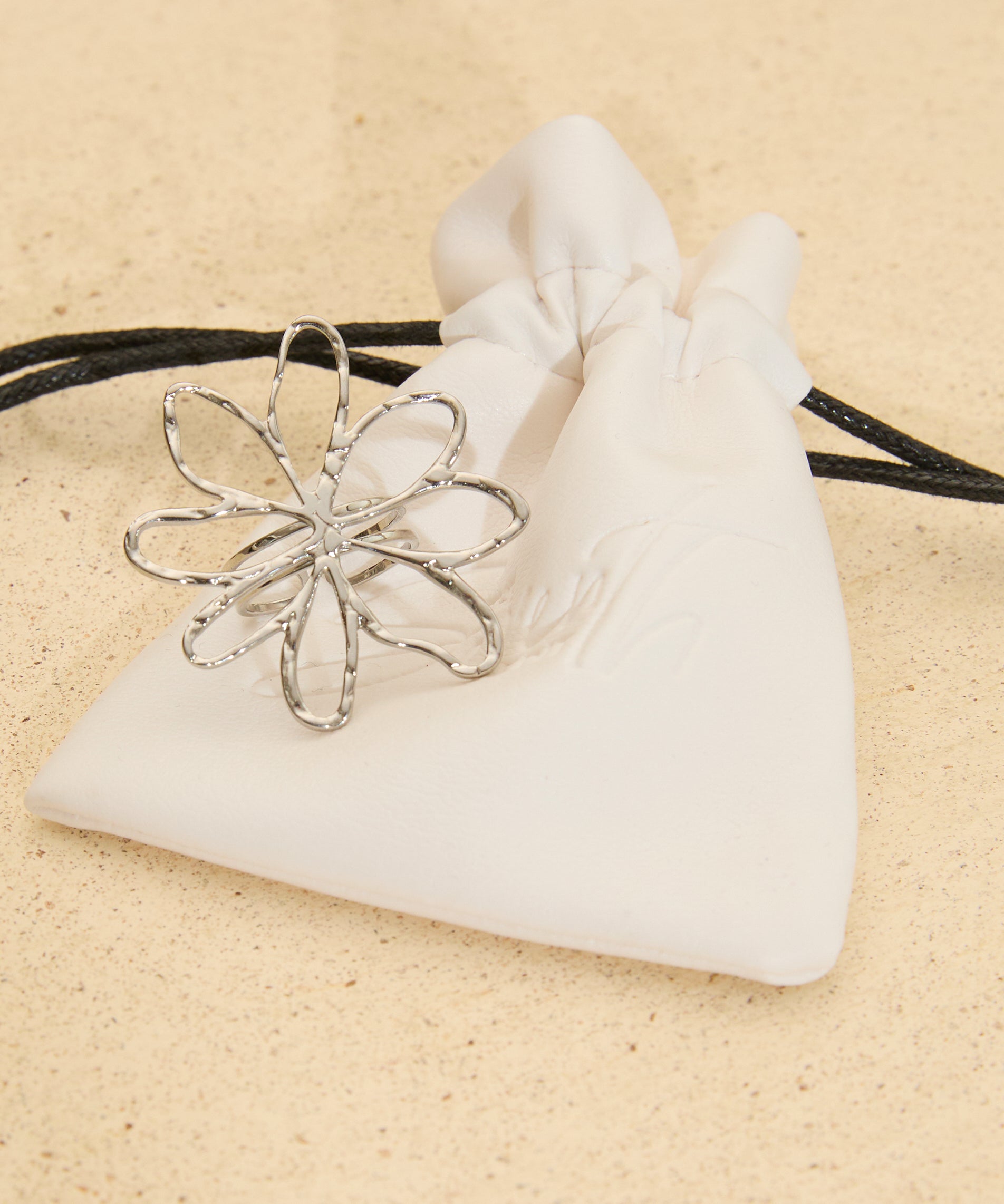 The Fleur Open Wire Flower Ring