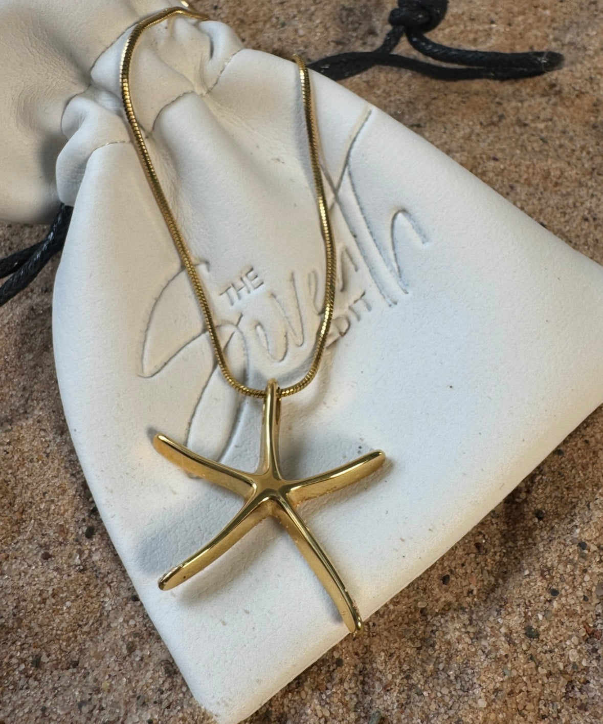 Starfish pendant necklace