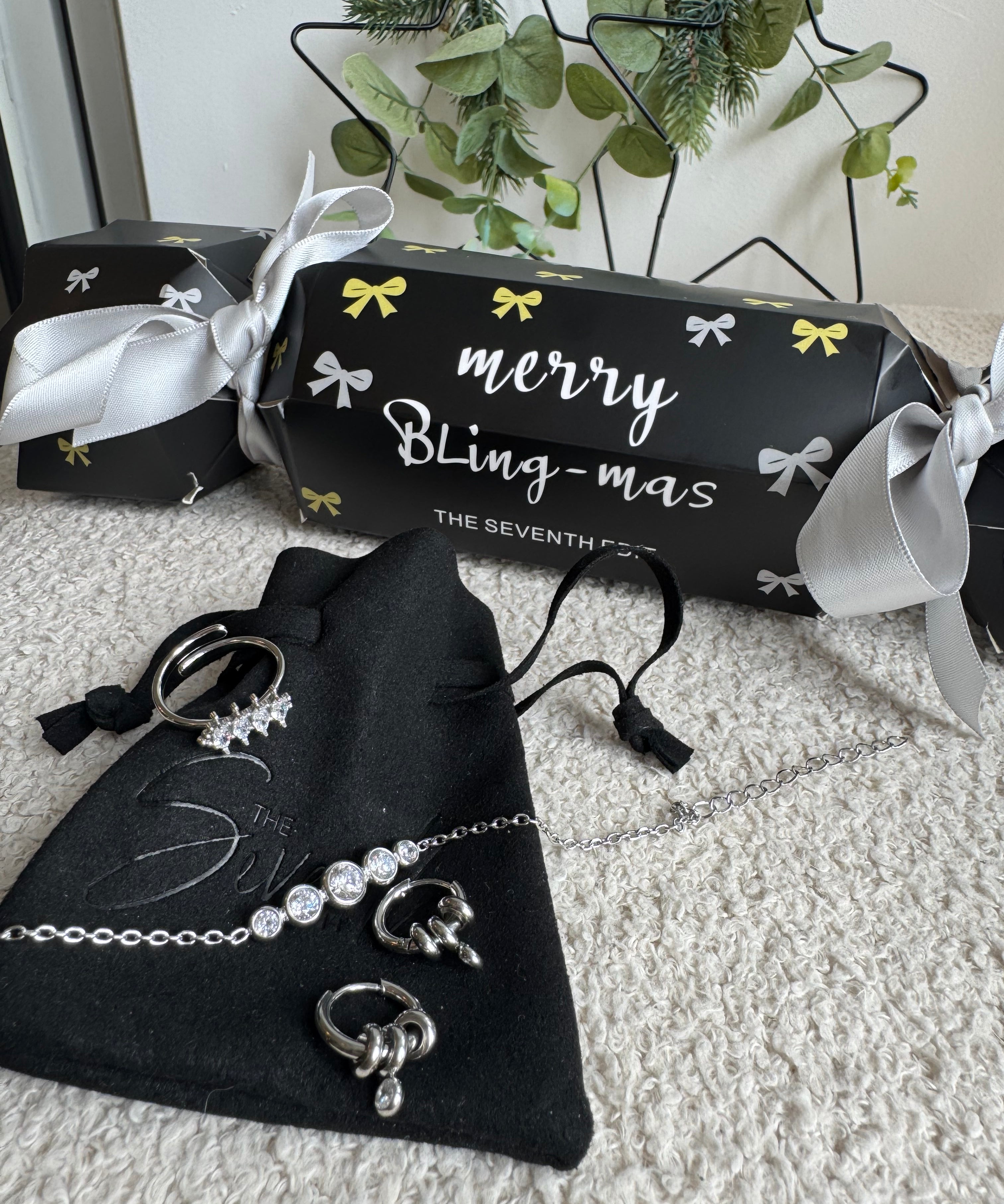 Jewellery Christmas Crackers (Gold & Silver)