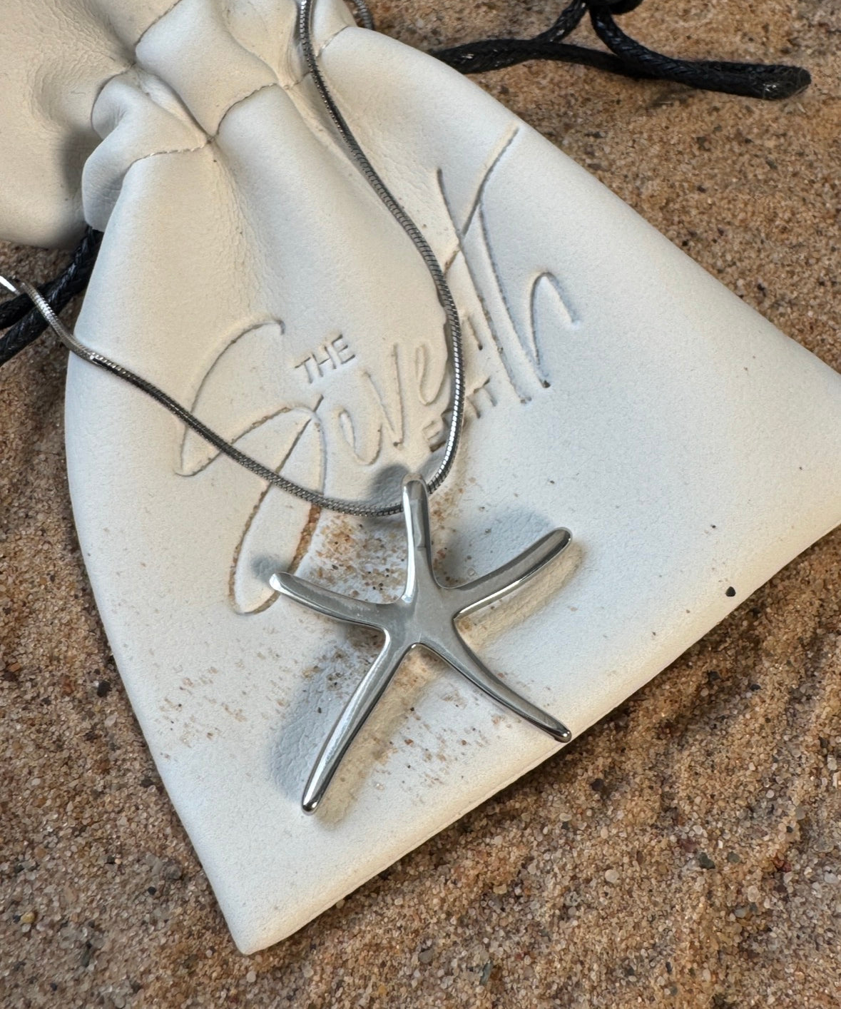 Starfish pendant necklace