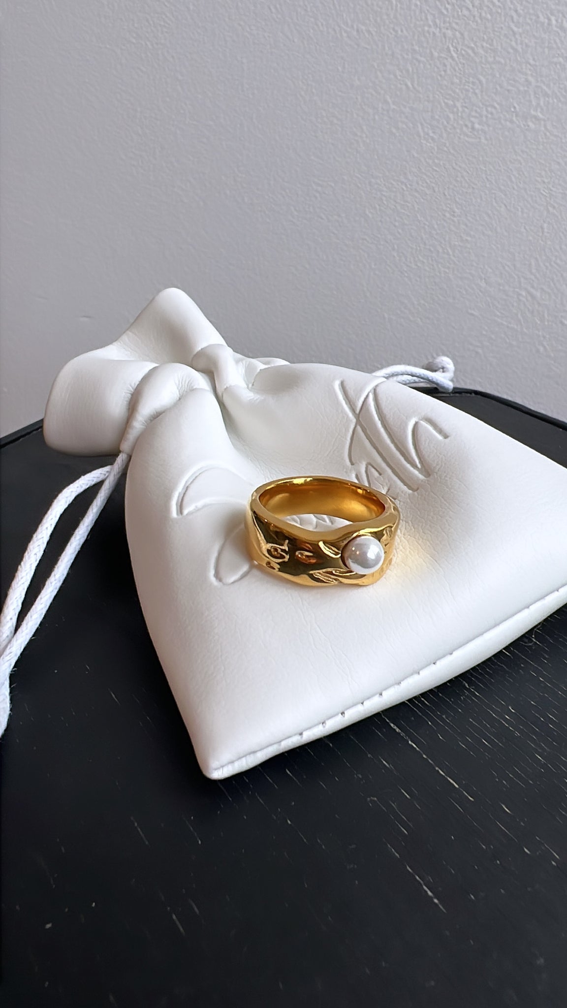 Chunky gold ring with semi-precious stones. Think this would make a funky  Mothers ring!! Hint!!! | Joyas, Diseño de joyas, Cadenas doradas